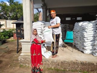 Pemdes Gunung Kembar Tegaskan Transparansi Penyaluran Bantuan Pangan Bulog kepada KPM
