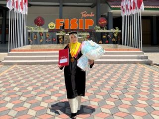 Wisuda Doktor FISIP Unej, Sri Roekminiati Catat IPK Sempurna 4,00