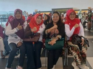 BPJS Watch Surabaya Gelar Bakti Sosial di BG Junction, Peduli Lansia dan kesehatan Mata
