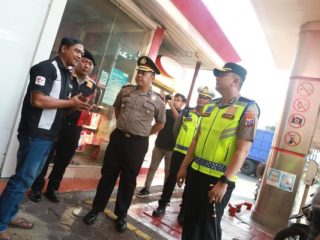 Kapolres Pelabuhan Tanjung Perak Pantau SPBU, Pastikan Stok BBM Aman.